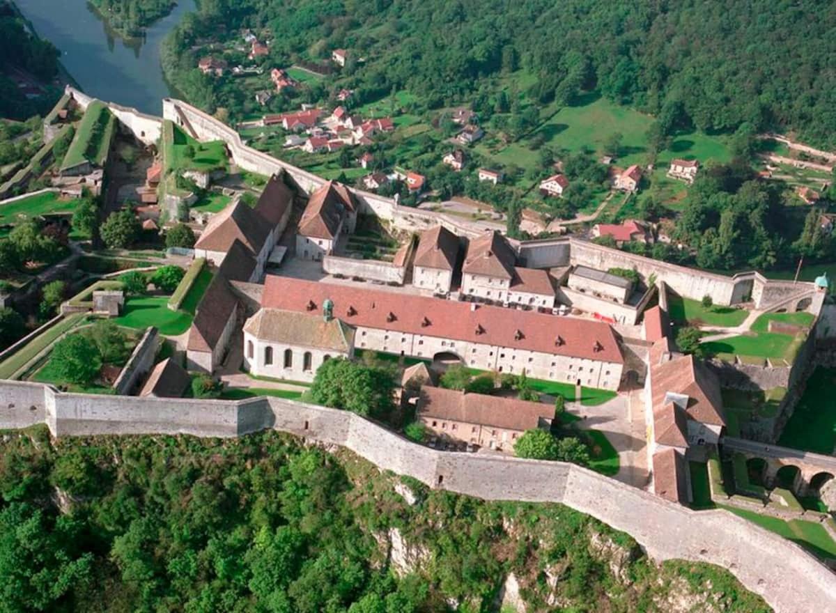 Gite 3 étoiles entre sources et rivière Besançon Vaire-le-Grand Exterior foto