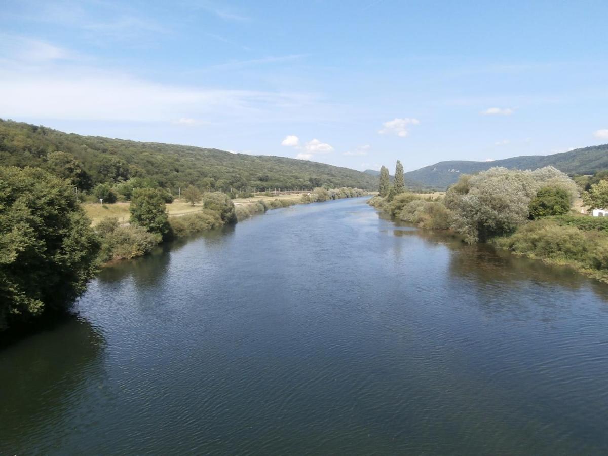 Gite 3 étoiles entre sources et rivière Besançon Vaire-le-Grand Exterior foto